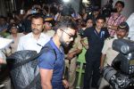 Virat Kohli snapped at airport on 28th March 2016